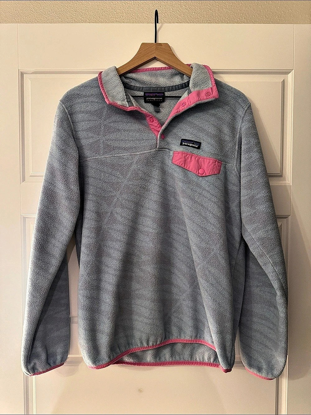 Patagonia Lightweight Synchilla Snap-T Pullover Gray & Pink Medium